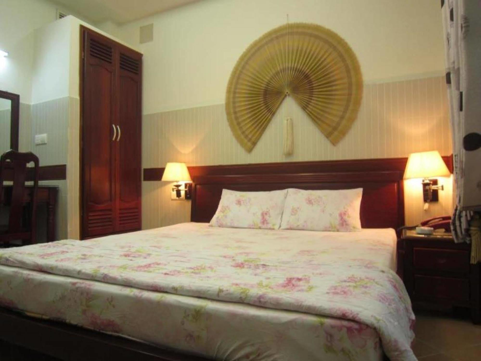 Hoang Thanh Thuy Airport Hotel 1 - Gan Am Thuc Dem Cho Hoang Hoa Tham Хошимин Экстерьер фото