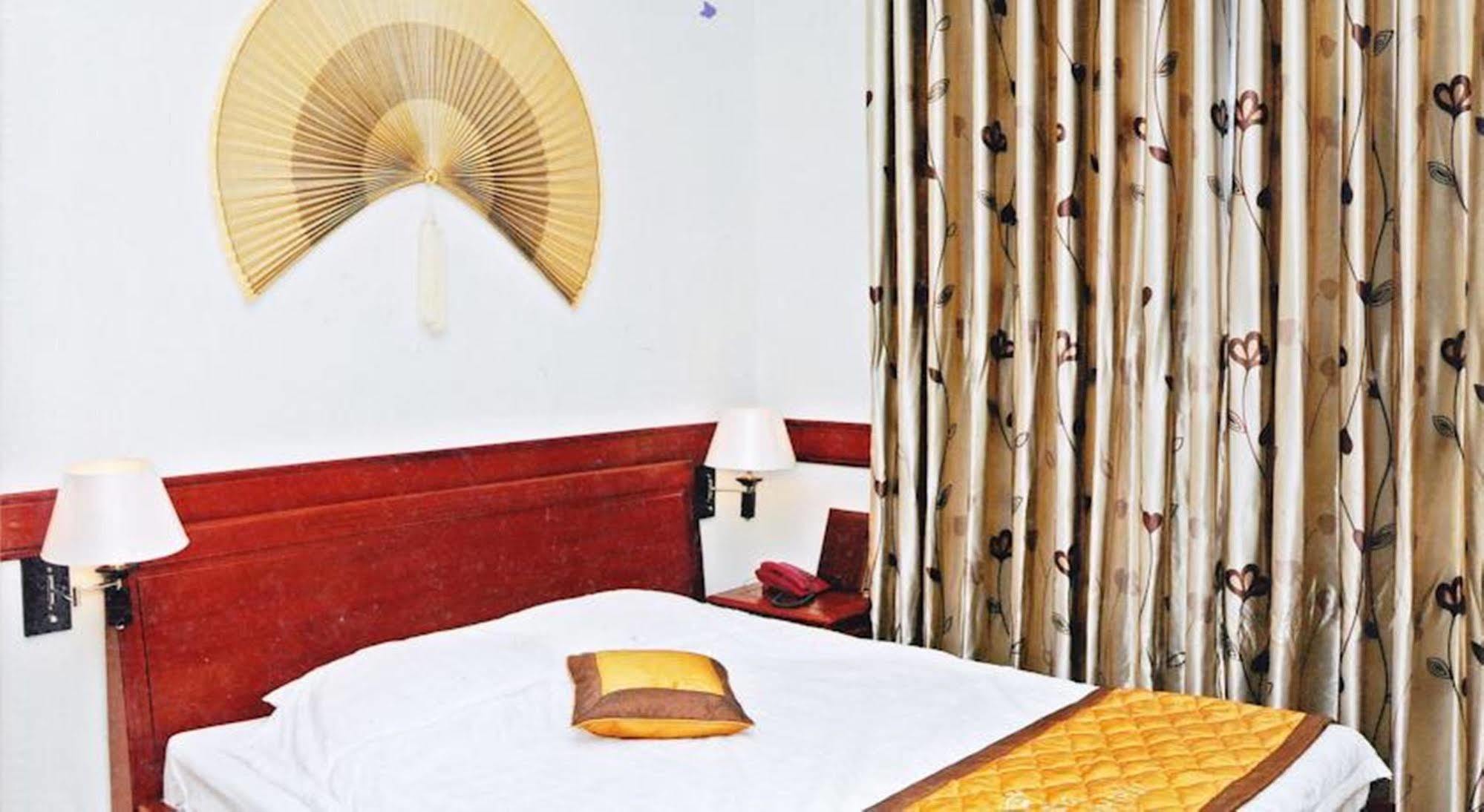 Hoang Thanh Thuy Airport Hotel 1 - Gan Am Thuc Dem Cho Hoang Hoa Tham Хошимин Экстерьер фото
