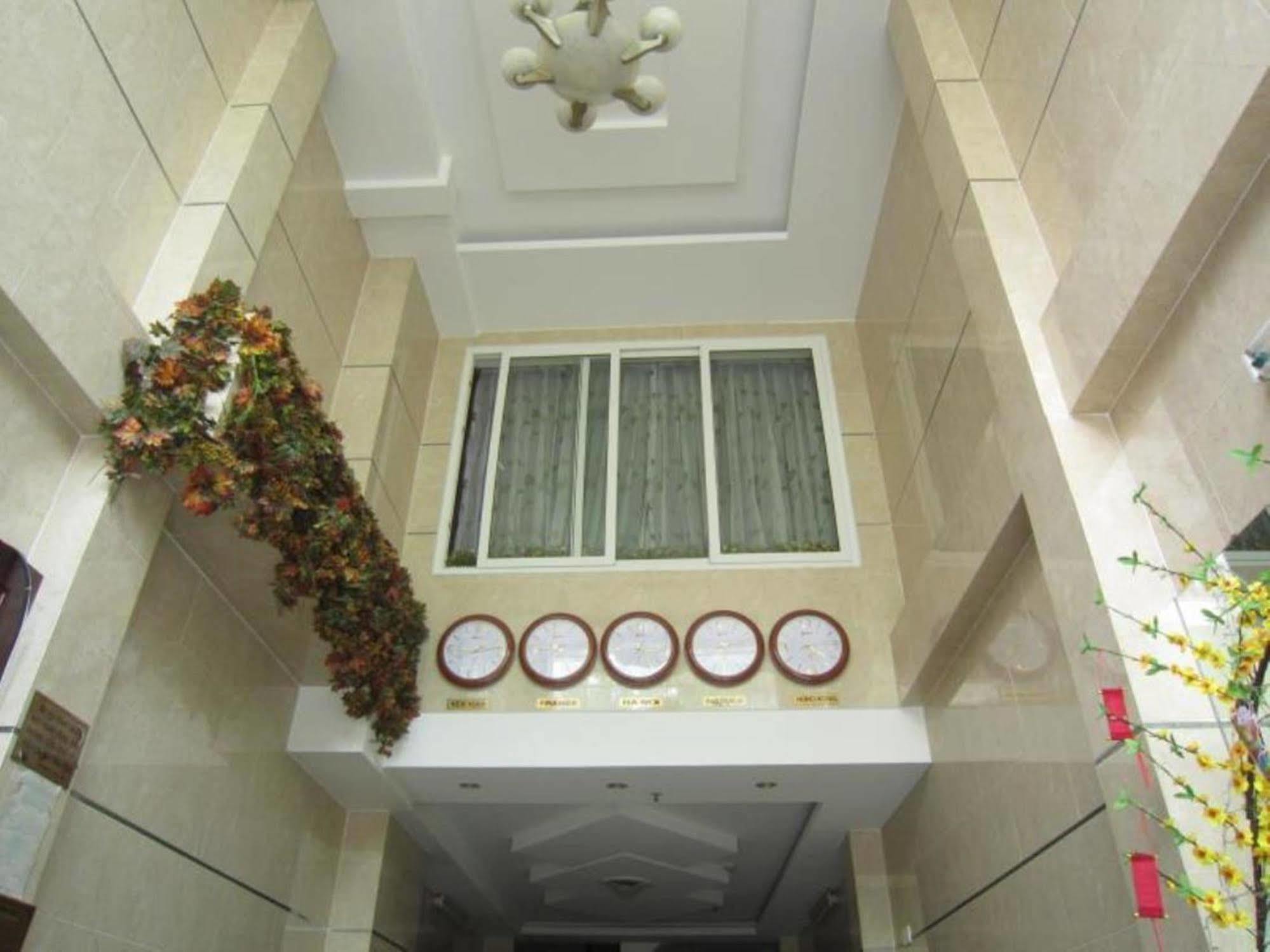 Hoang Thanh Thuy Airport Hotel 1 - Gan Am Thuc Dem Cho Hoang Hoa Tham Хошимин Экстерьер фото