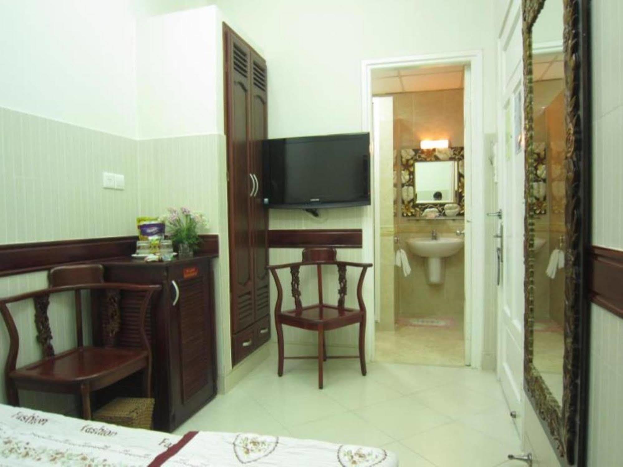 Hoang Thanh Thuy Airport Hotel 1 - Gan Am Thuc Dem Cho Hoang Hoa Tham Хошимин Экстерьер фото