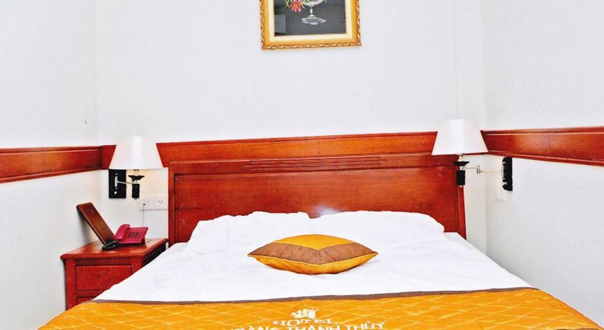 Hoang Thanh Thuy Airport Hotel 1 - Gan Am Thuc Dem Cho Hoang Hoa Tham Хошимин Экстерьер фото