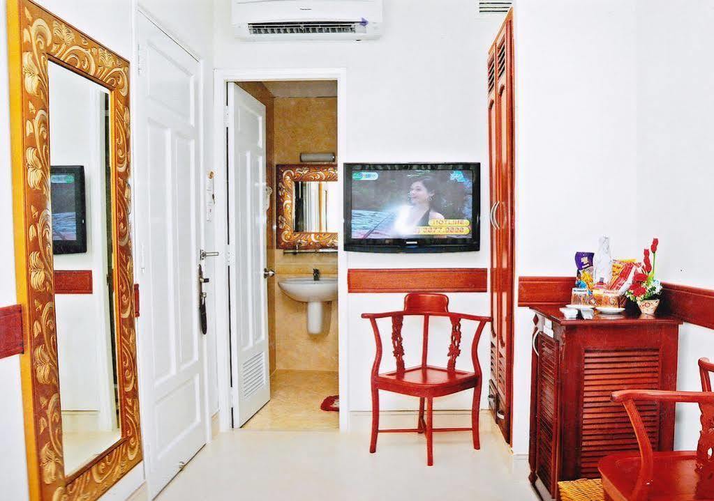 Hoang Thanh Thuy Airport Hotel 1 - Gan Am Thuc Dem Cho Hoang Hoa Tham Хошимин Экстерьер фото