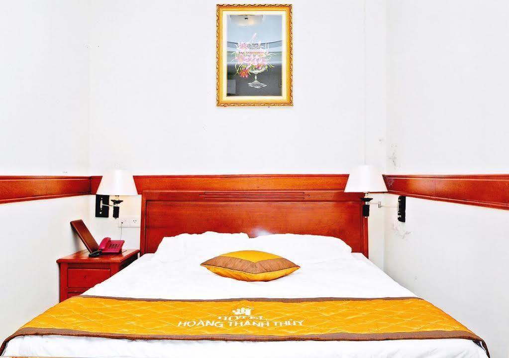 Hoang Thanh Thuy Airport Hotel 1 - Gan Am Thuc Dem Cho Hoang Hoa Tham Хошимин Экстерьер фото
