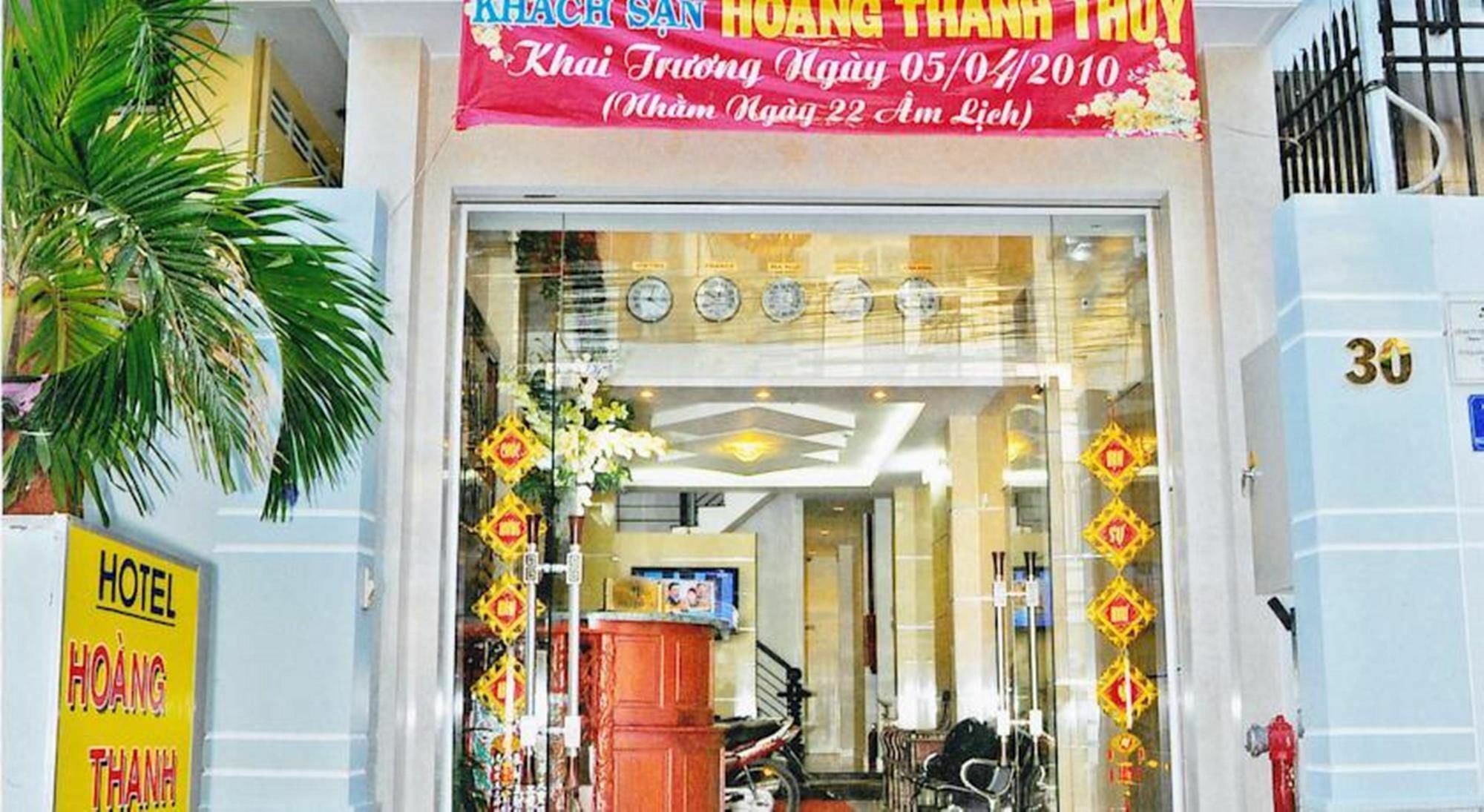 Hoang Thanh Thuy Airport Hotel 1 - Gan Am Thuc Dem Cho Hoang Hoa Tham Хошимин Экстерьер фото